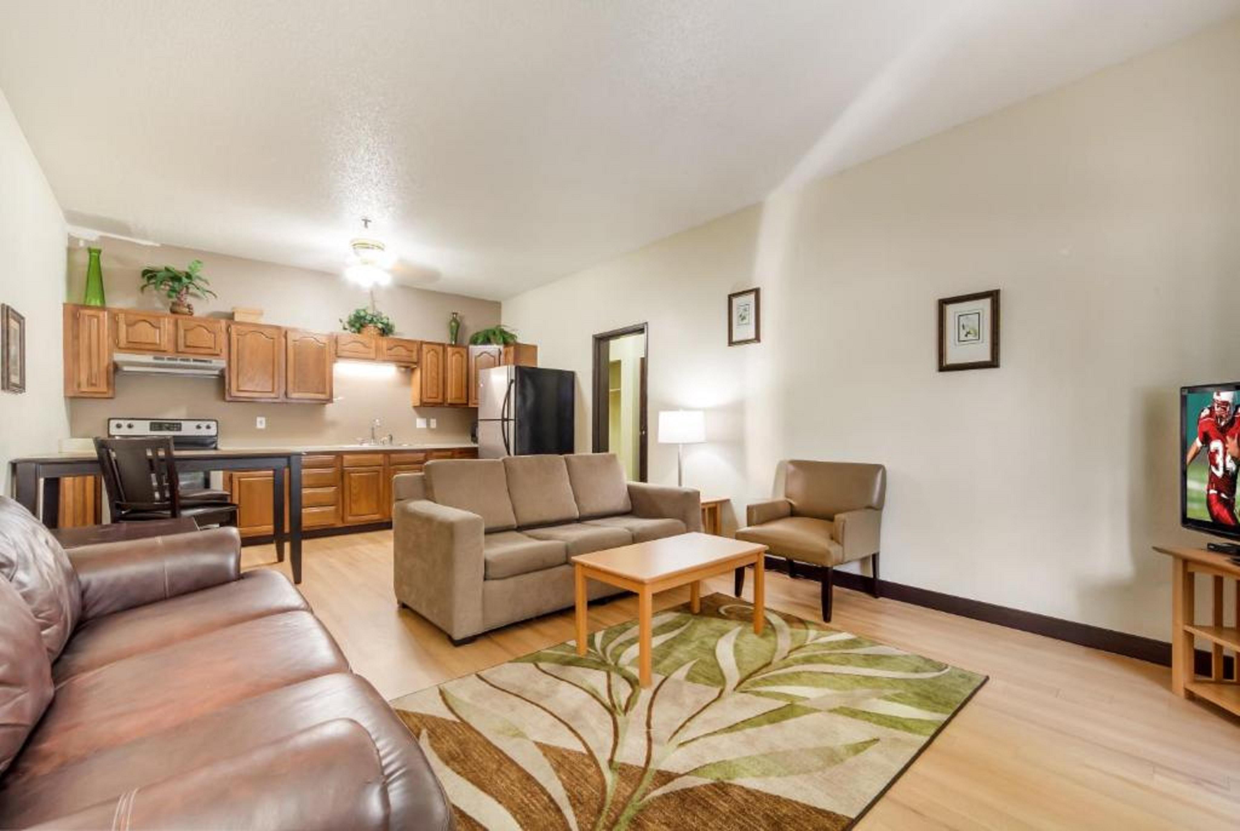 Red Roof Inn & Suites Omaha - Council Bluffs Dış mekan fotoğraf